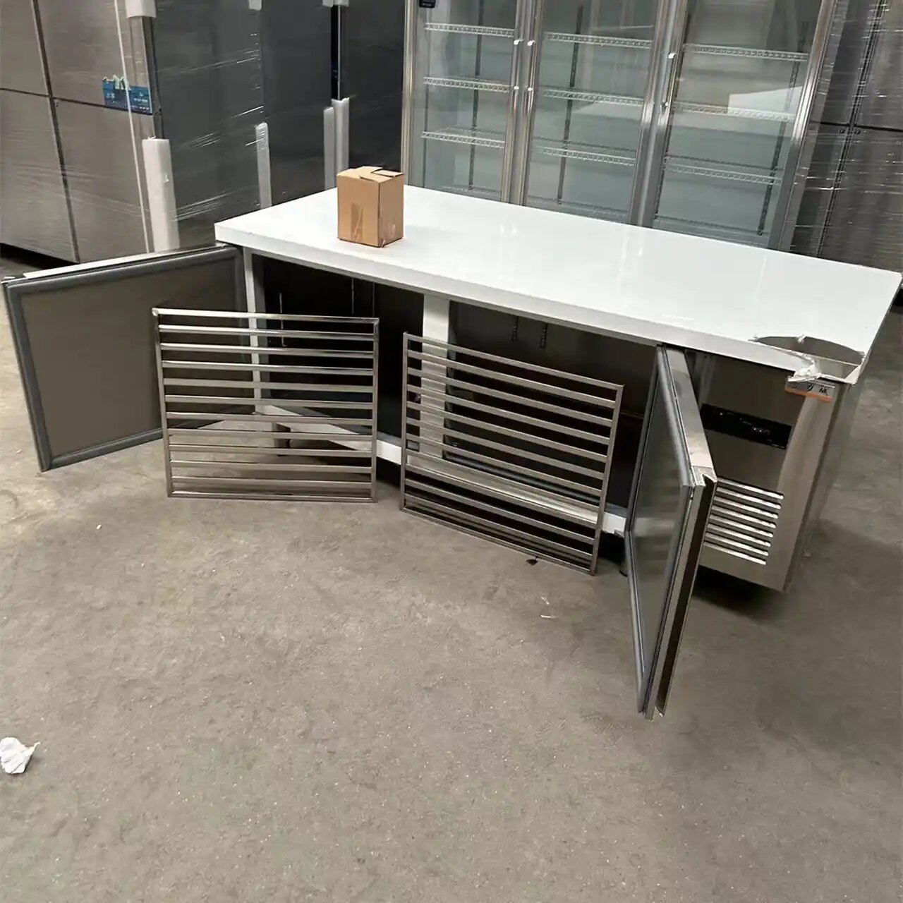 商用厨房设备平冷工作台保养方法