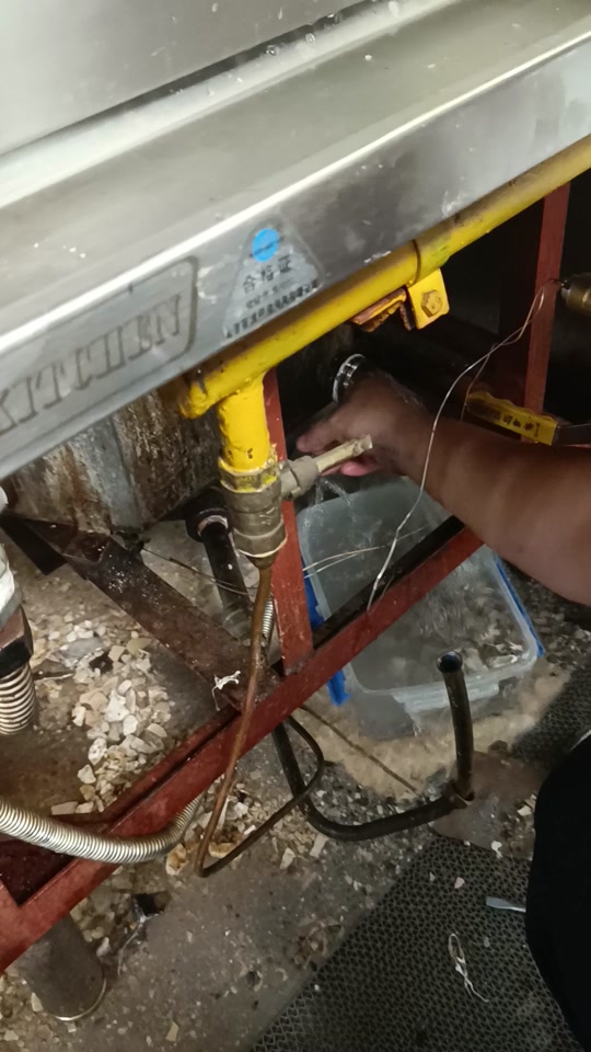 商用厨房设备炉灶阀门更换方法